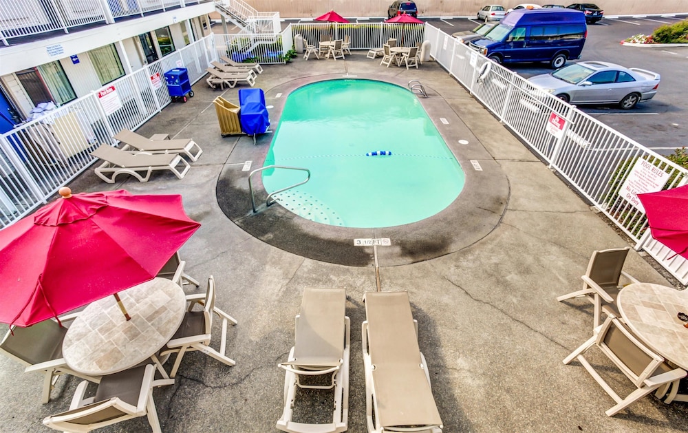 Motel6 Medford, OR - North 6/52