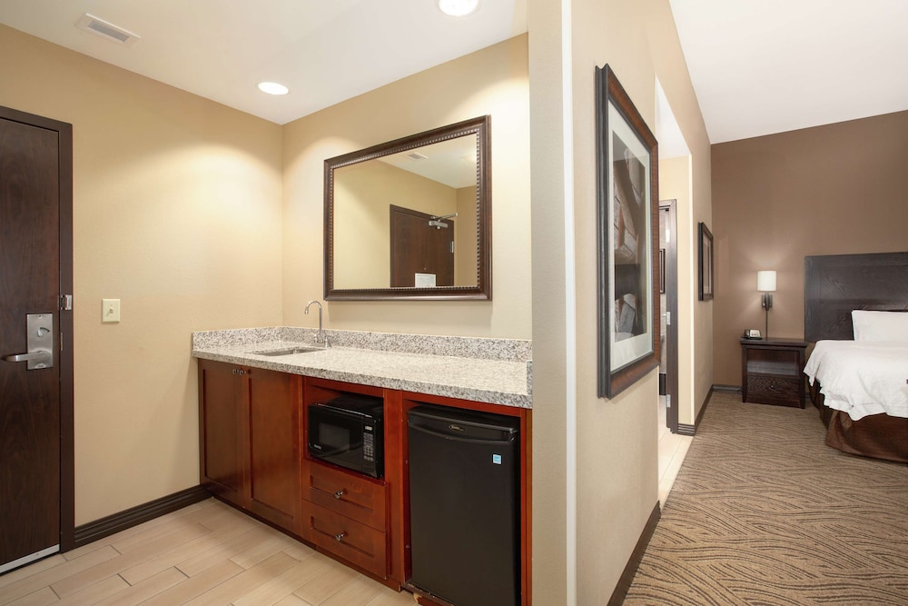 Hampton Inn & Suites I-35/ Mulvane 17/51