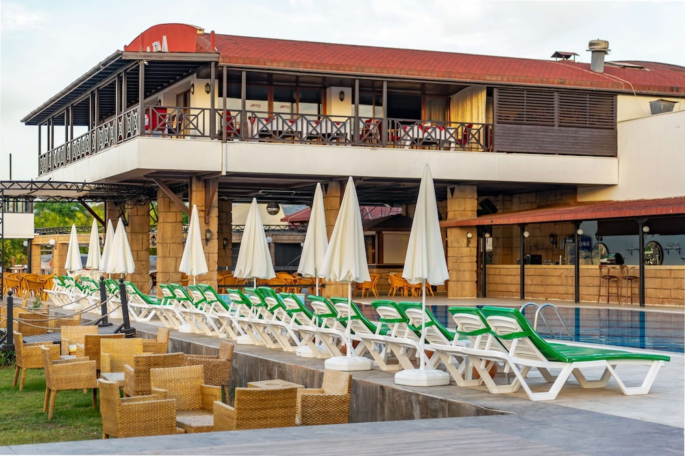 Armas Labada Hotel 2/71