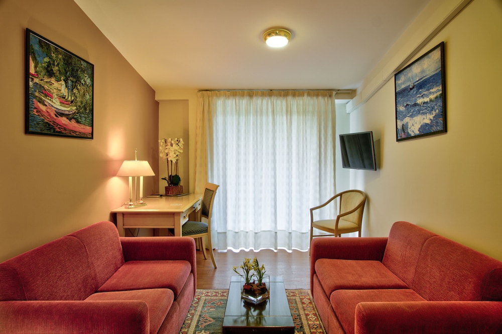 POSEIDON HOTEL 40/71