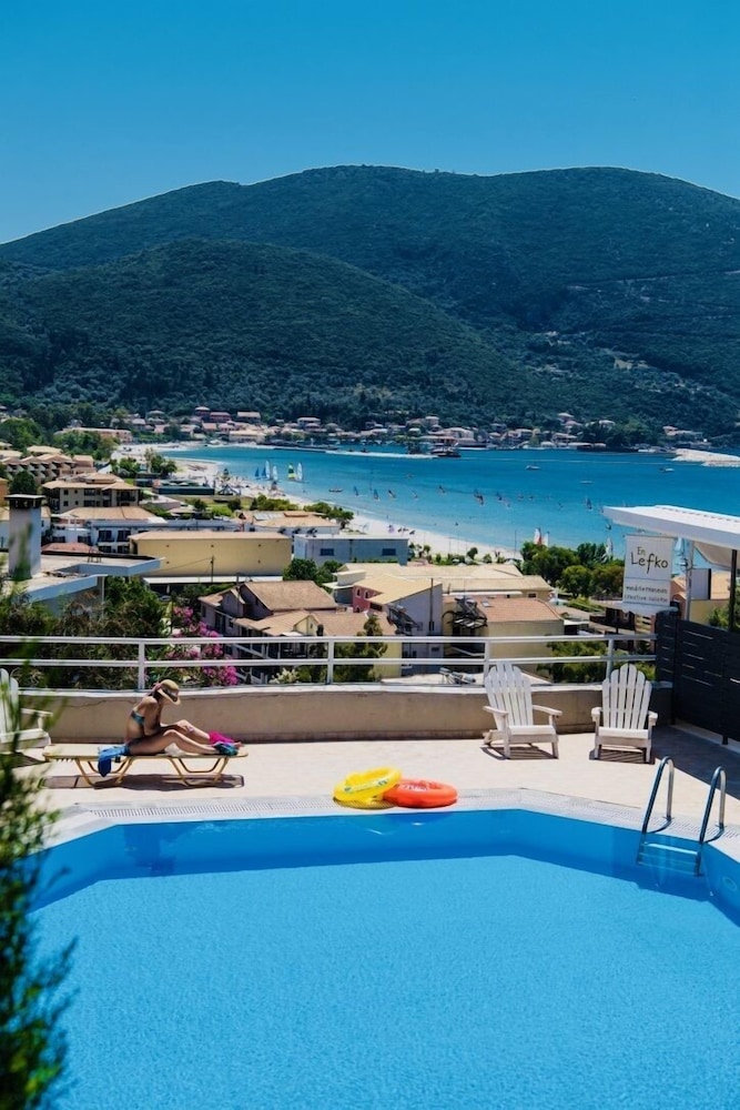 Ponti Beach Hotel 4/21