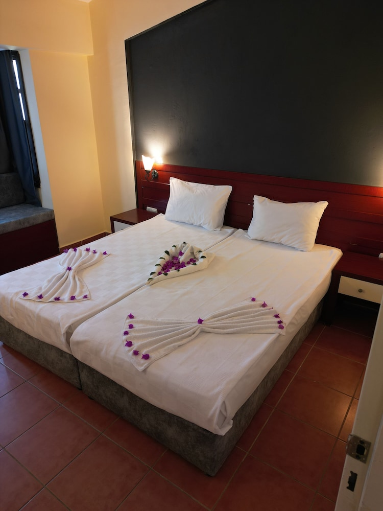 Lemas Suite Hotel 11/48
