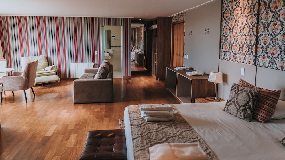 Chris Park Hotel 57/74