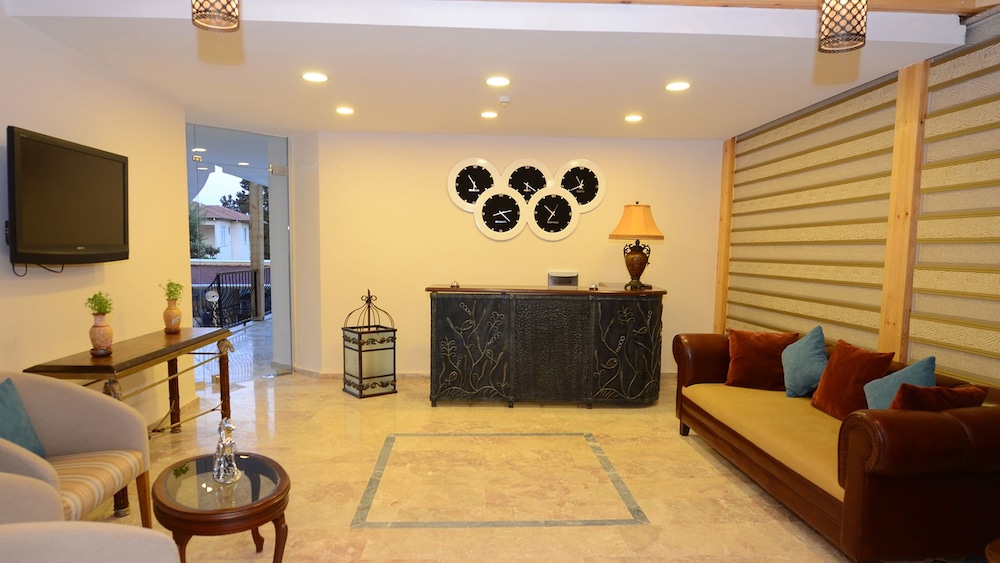 Amore Hotel 8/29