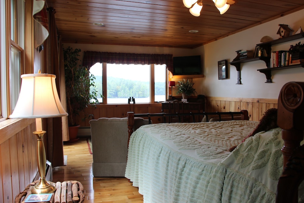 Kiwassa Lake Bed & Breakfast and Cabins 9/50