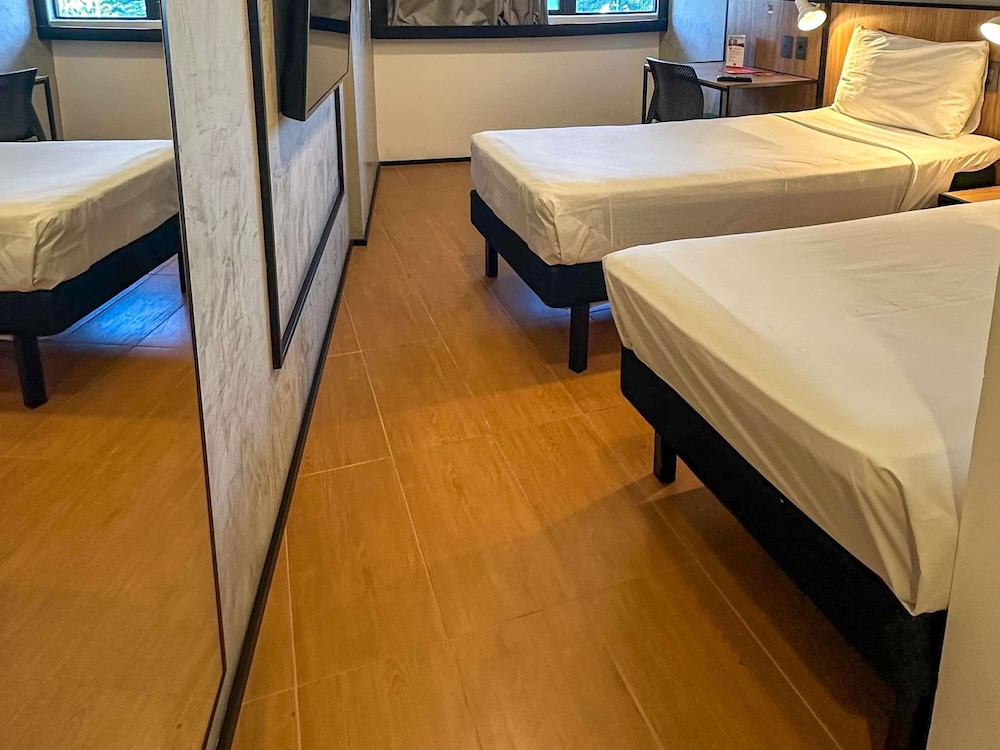 COMFORT, TWIN BEDS