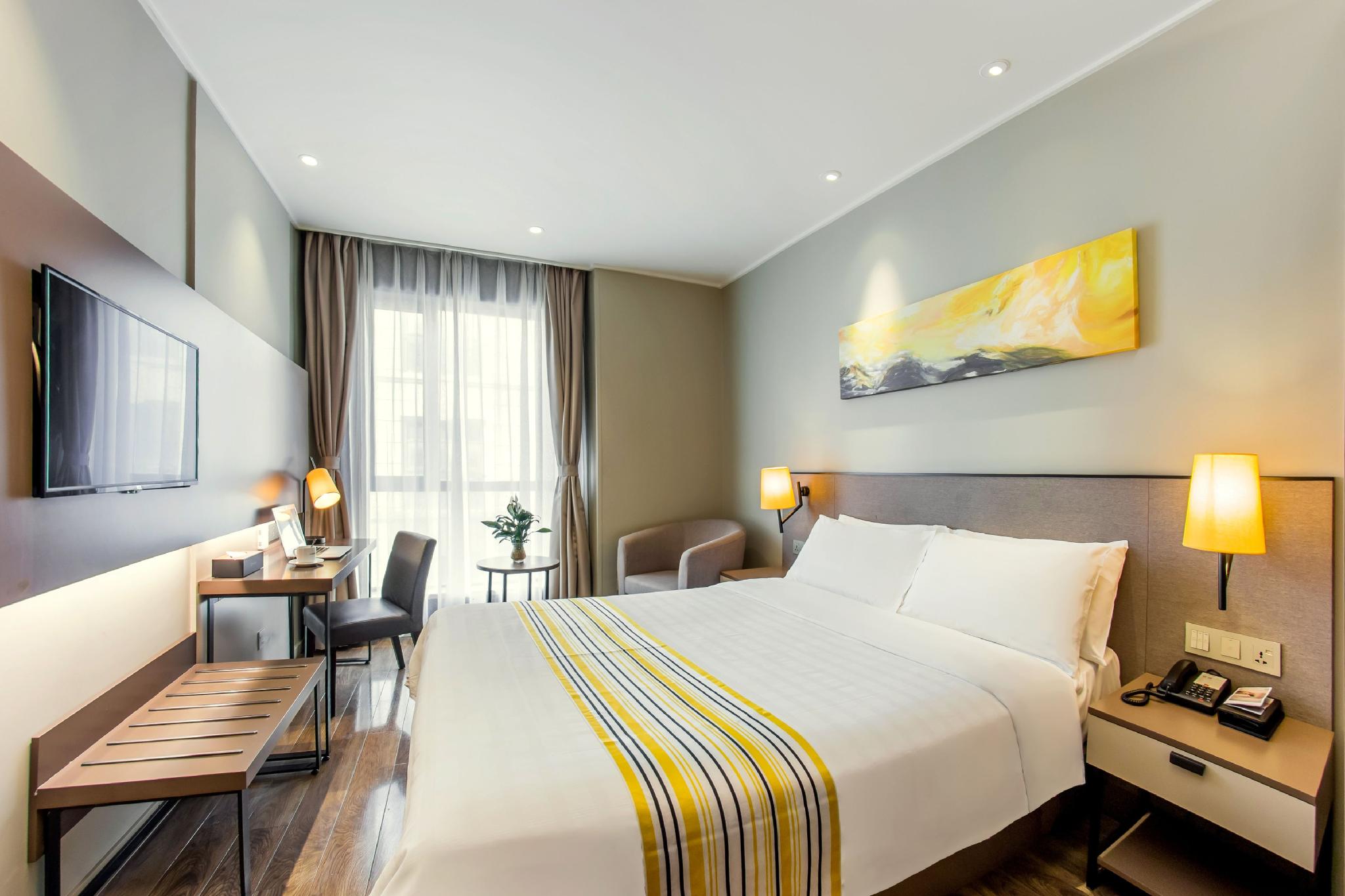 Home Inn Plus (Shanghai Bund Jinling East Road store) 12/28