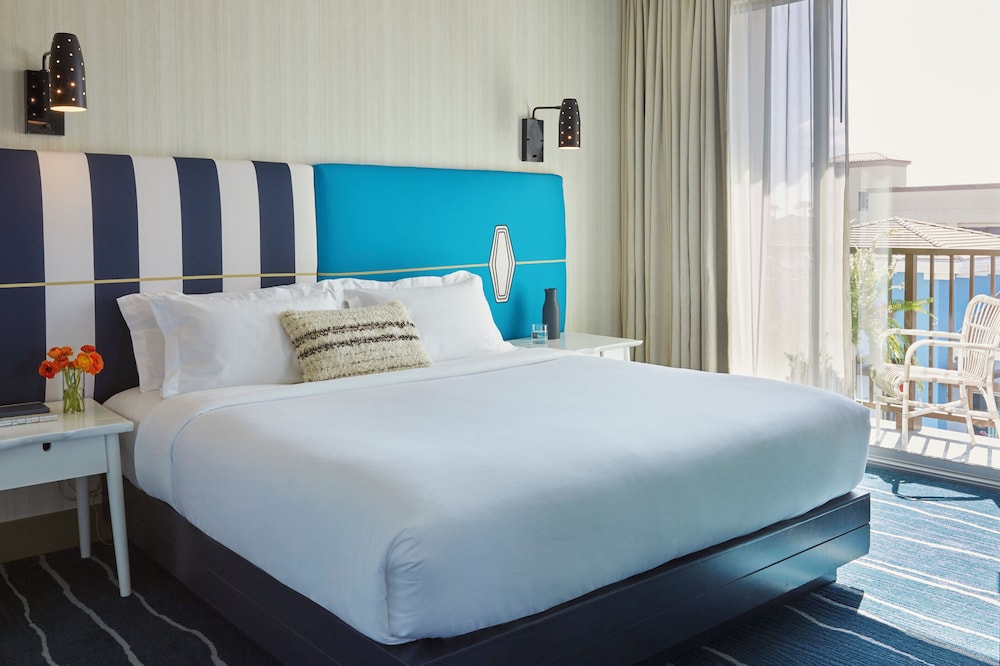 Essential, King Bed