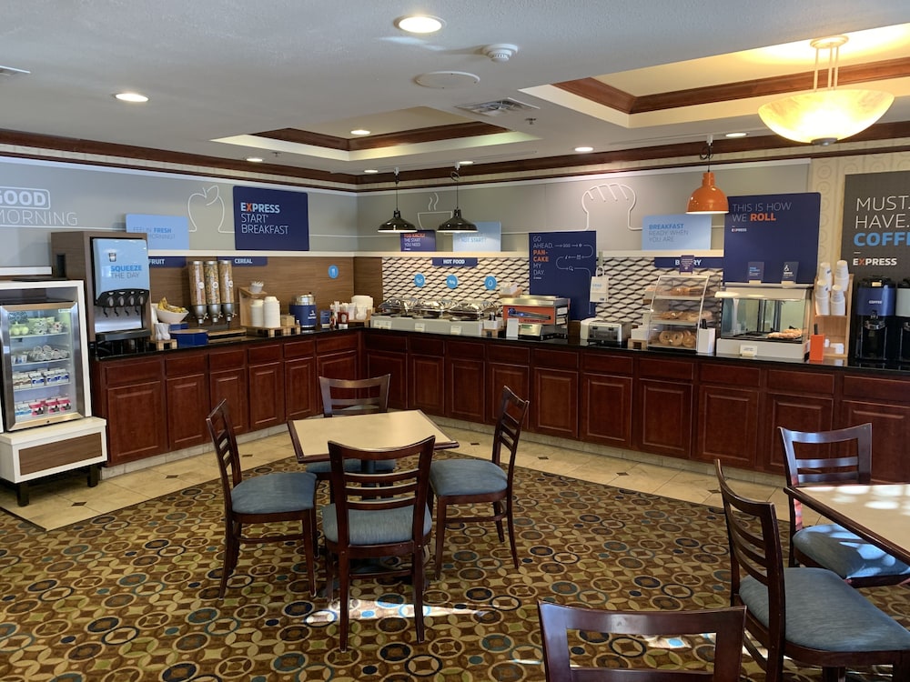 Holiday Inn Express & Suites Dewitt (Syracuse) 41/61
