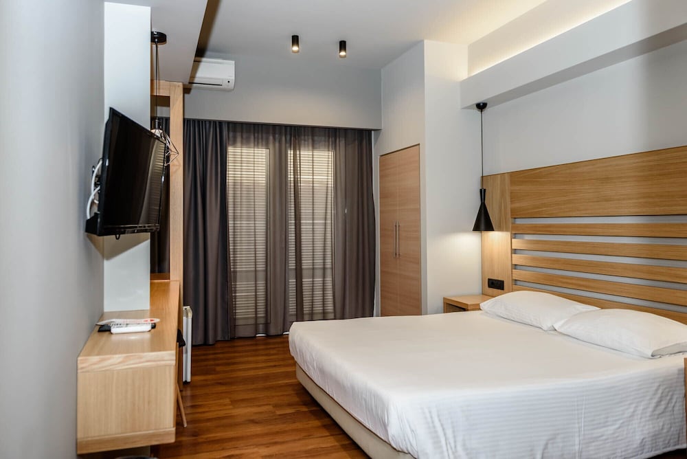 Agamemnon Hotel 16/67