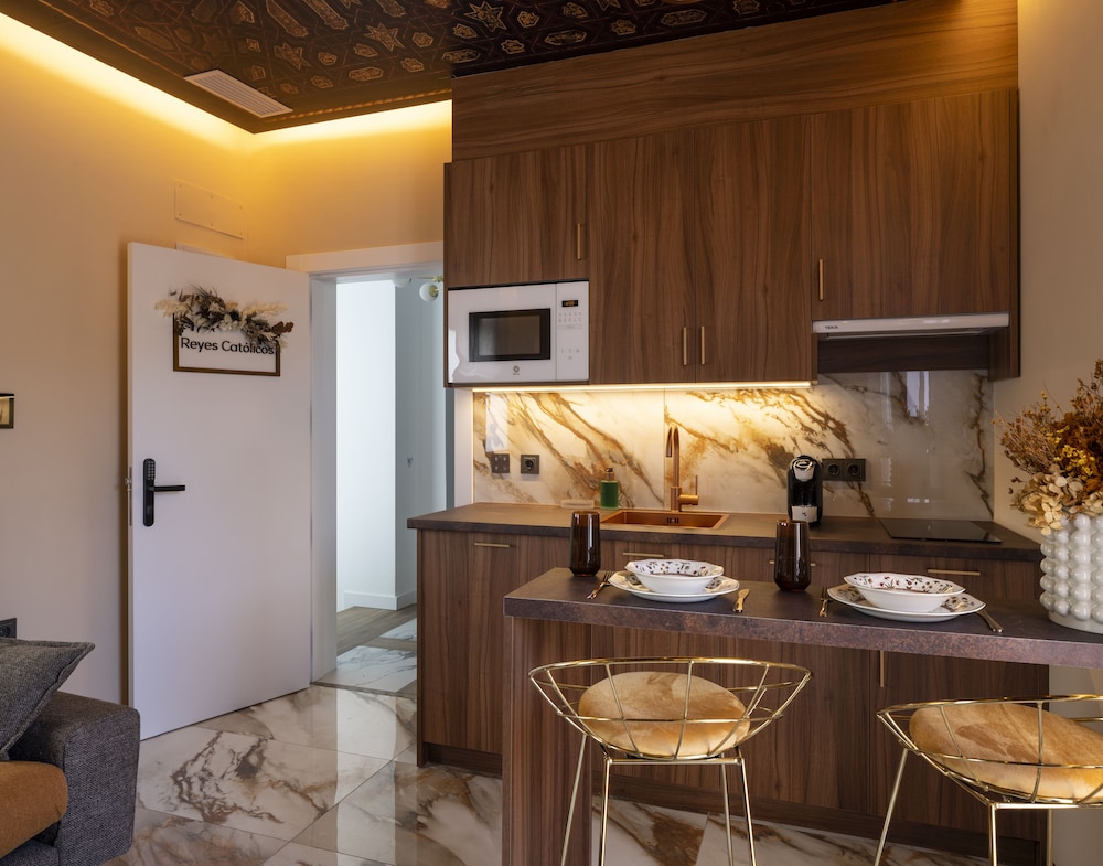 Palatina Concept Suites 12/90