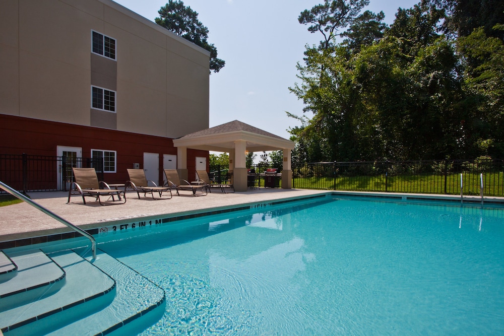 Candlewood Suites Tallahassee 3/44