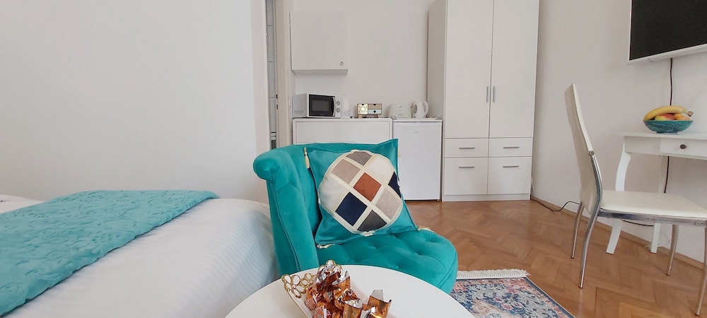 Adria Apartments 12/50