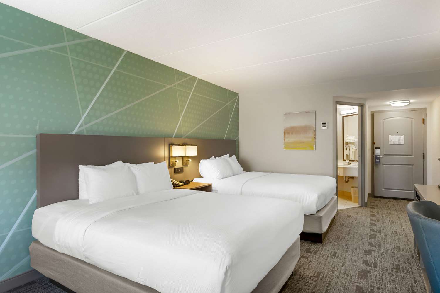 غرفة بسريرين كوين، Comfort Inn & Suites Watertown - 1000 Islands 2/4