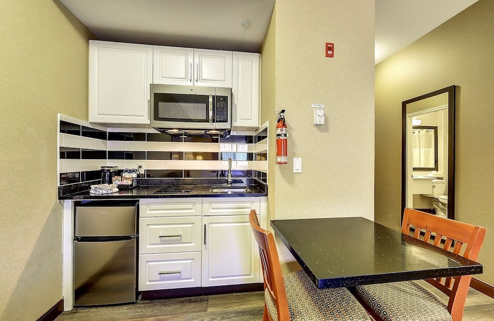 Best Western Plus Osoyoos Hotel And Suites 38/50