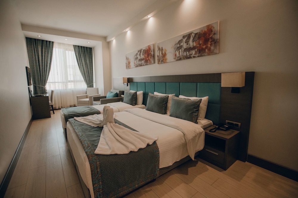 Hilly Hotel 30/71