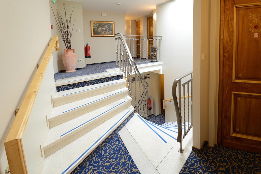 HOTEL DE LA CLOCHE 22/46