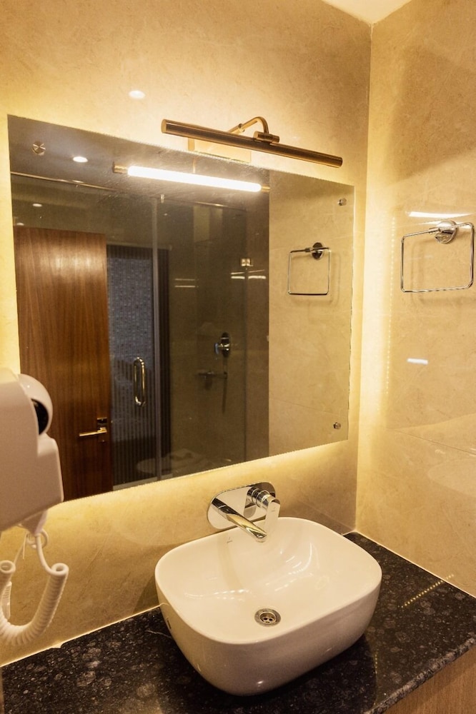 Chautari Paradise Inn 35/37