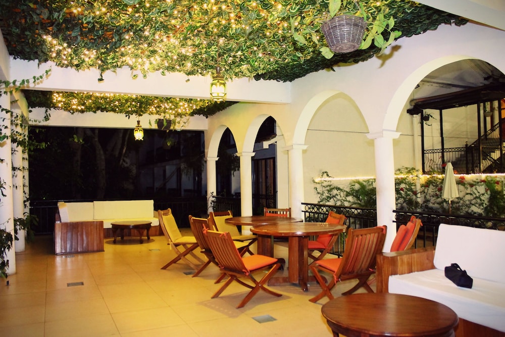 Sovereign Hotel 31/50