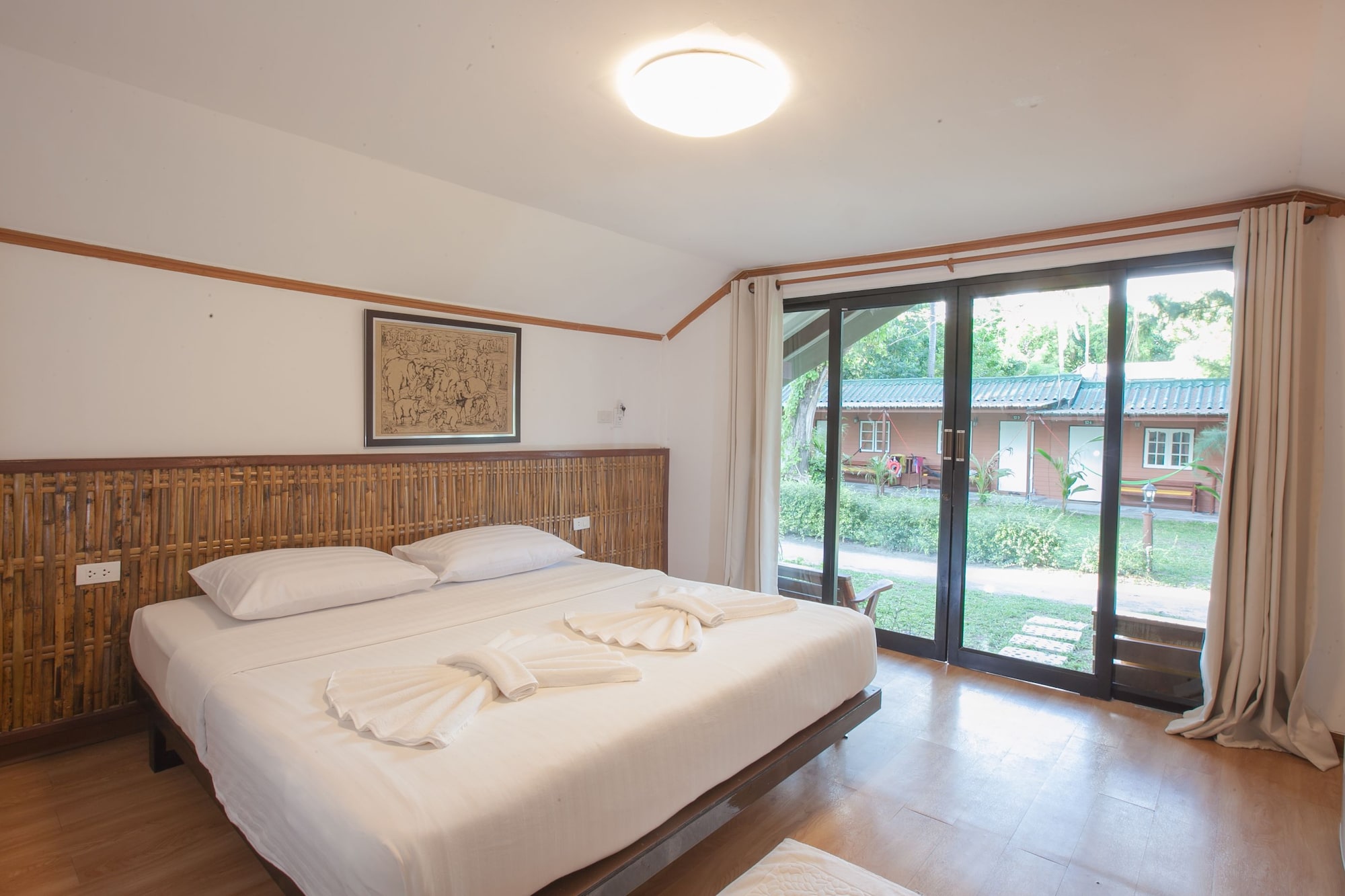 Sea Breeze, Double Bed