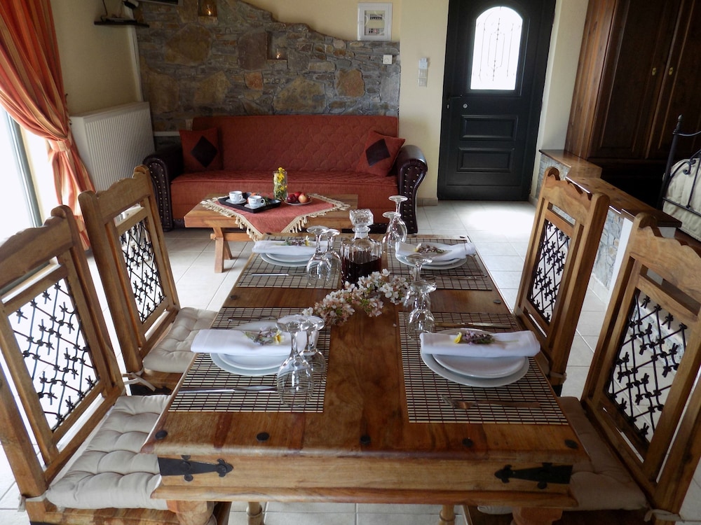 Aetovigla Guest Houses 17/30