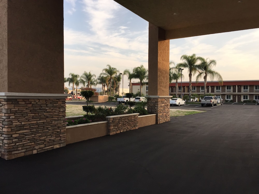 Ontario Inn & Suites 42/50