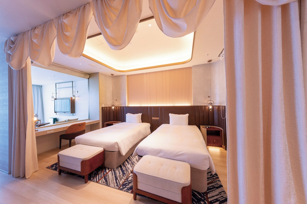 EXECUTIVE, SUITE, LOUNGE ACCESS