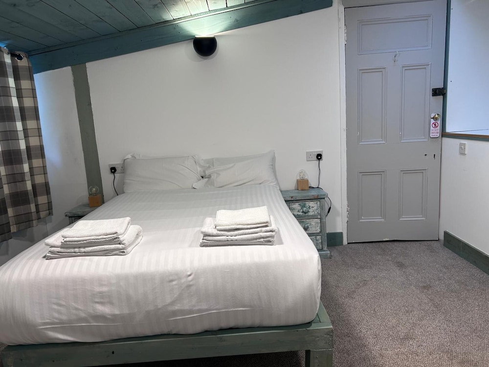 COMPACT, DOUBLE BED