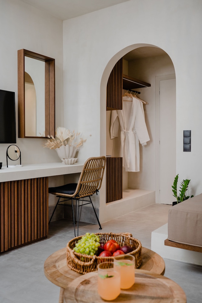 Polis of Naxos Stylish Suites 26/45