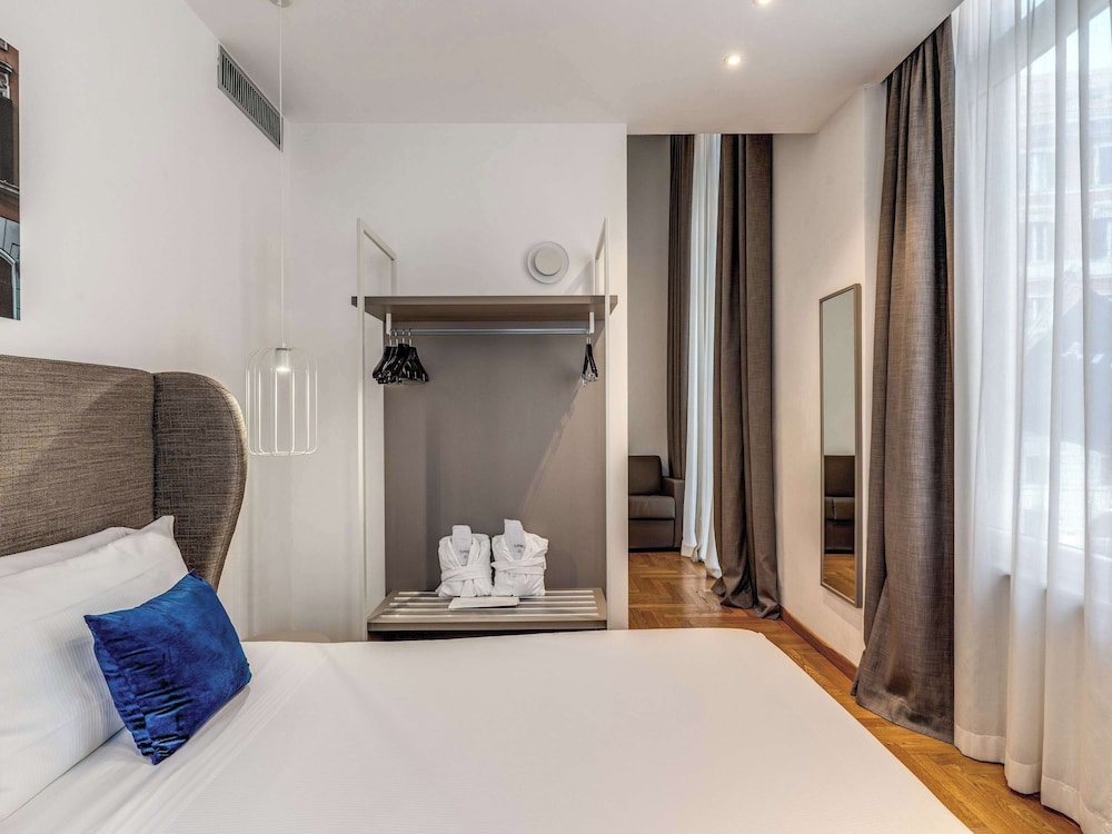 DELUXE, QUEEN BED