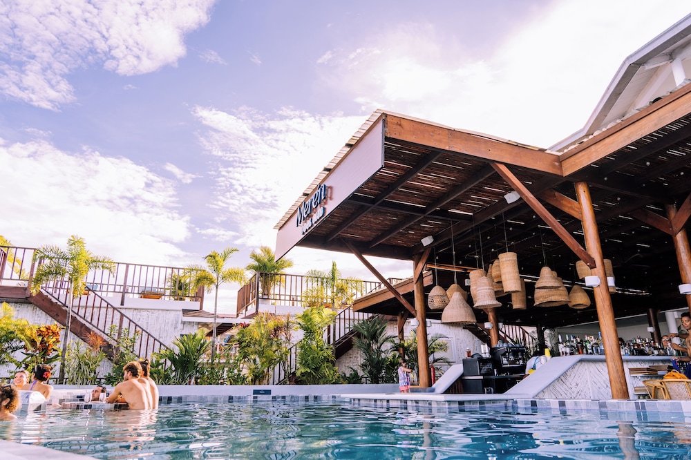 Tropical Suites Hotel 38/67