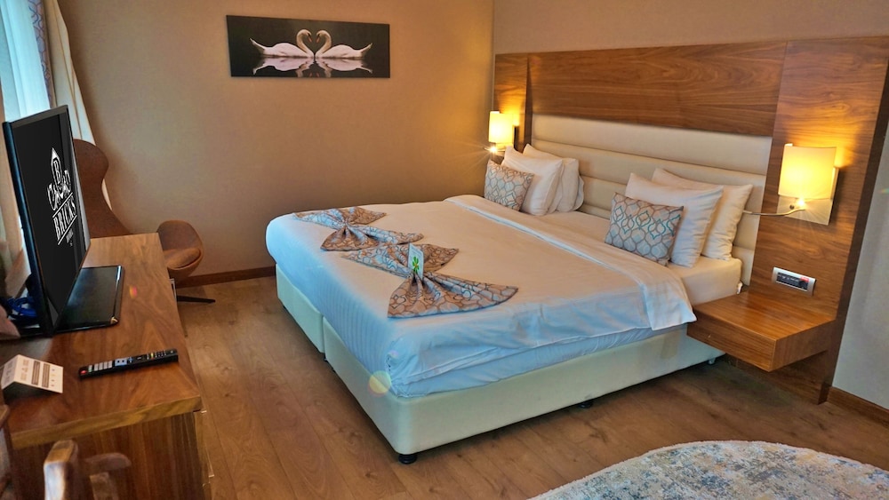 SUITE, KING BED