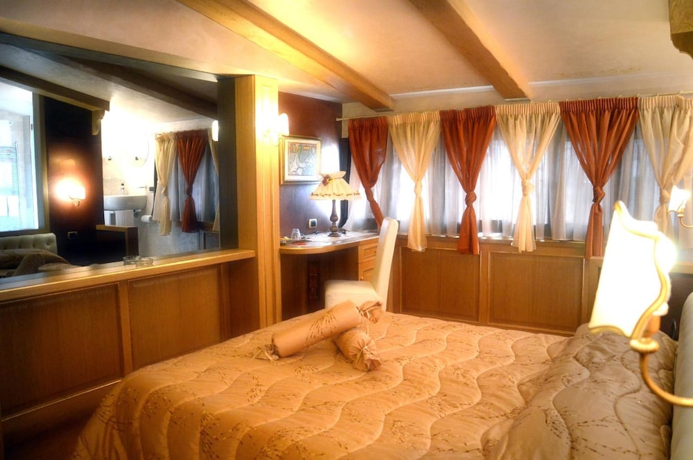 Hotel Tesoretto 6/37