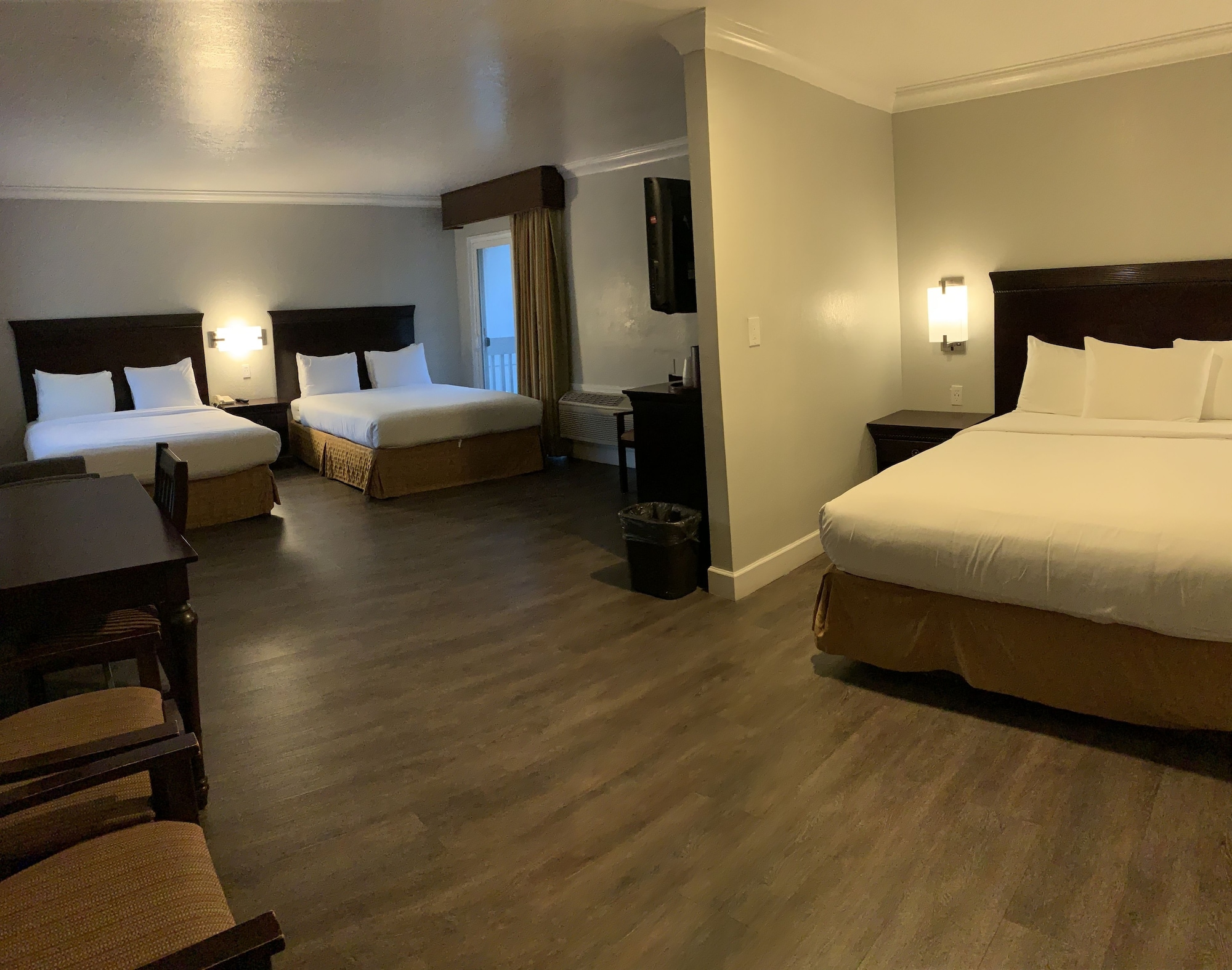 FAMILY, MULTIPLE BEDS