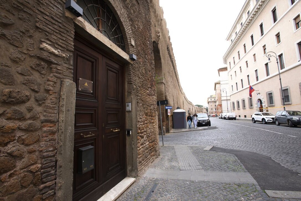 Saint Peter Six Rooms And Suites 61/67