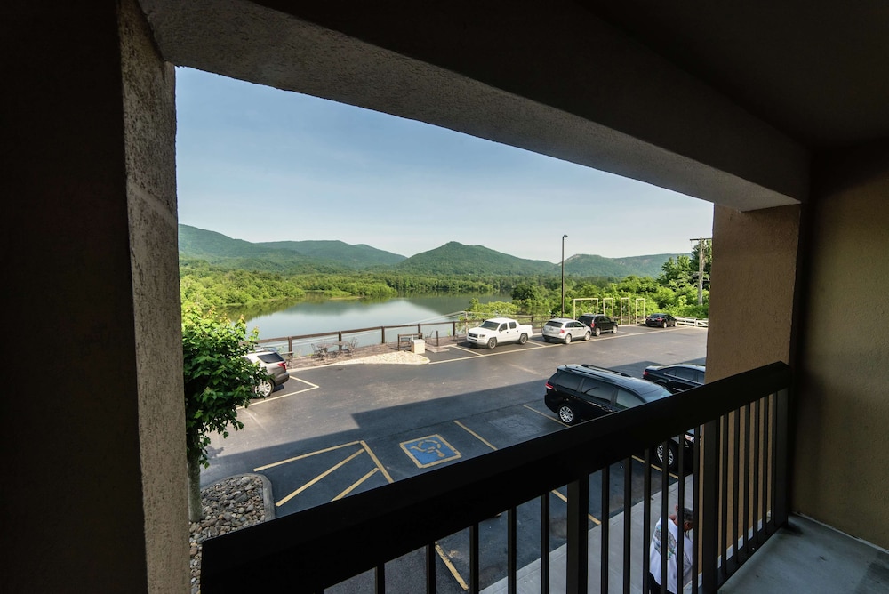 Hampton Inn Caryville-I-75/Cove Lake-State Park in CARYVILLE - TN