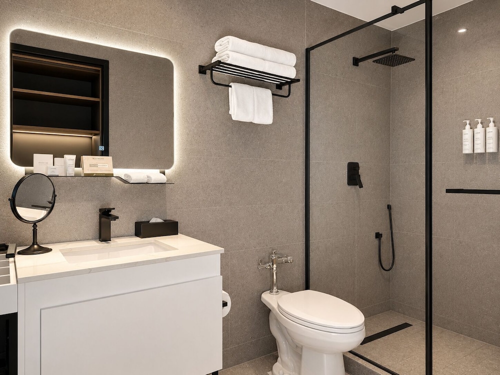 Waymore Hotel Spa & Casino 111/111