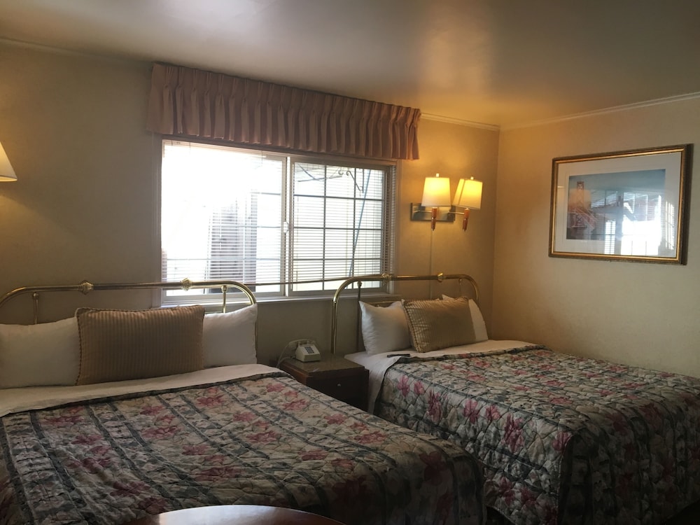 Pacific Heights Inn By Magnuson Worldwide 25/49