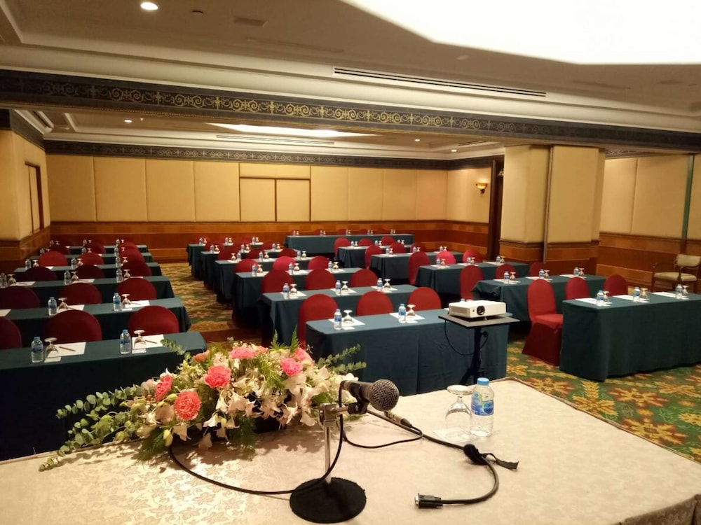 Golden Tulip Sovereign Hotel 44/50