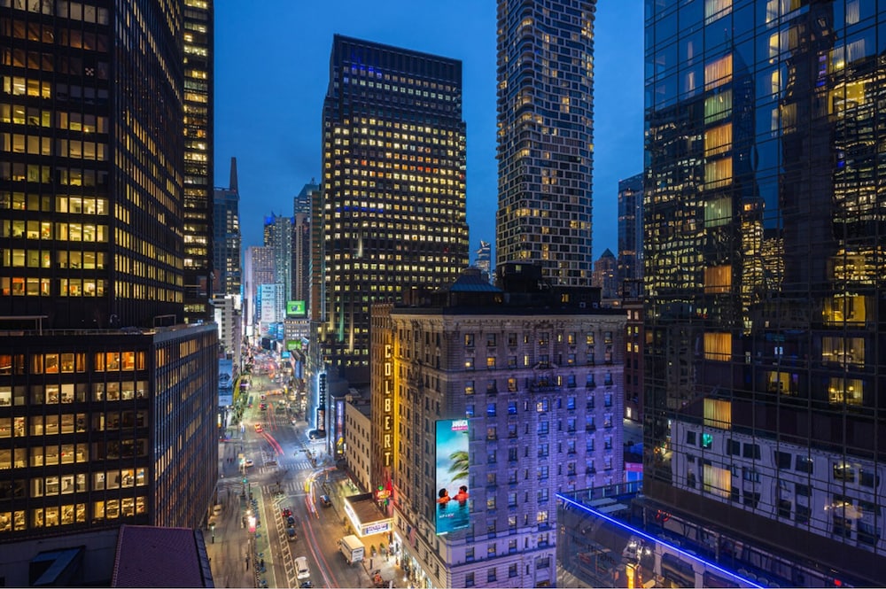 Dream Midtown 67/72