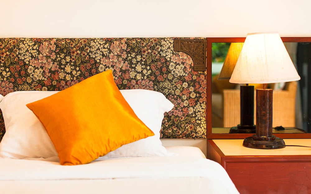 Nern Chalet Beachfront Hotel 23/74