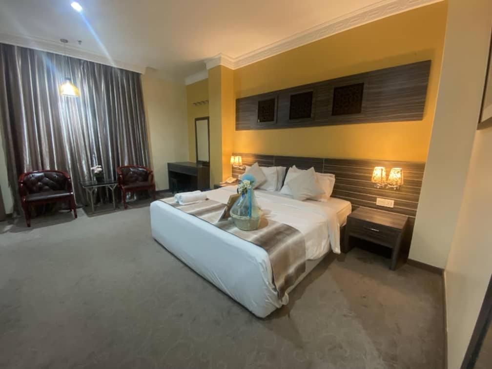 Deluxe, Suite, Hill View