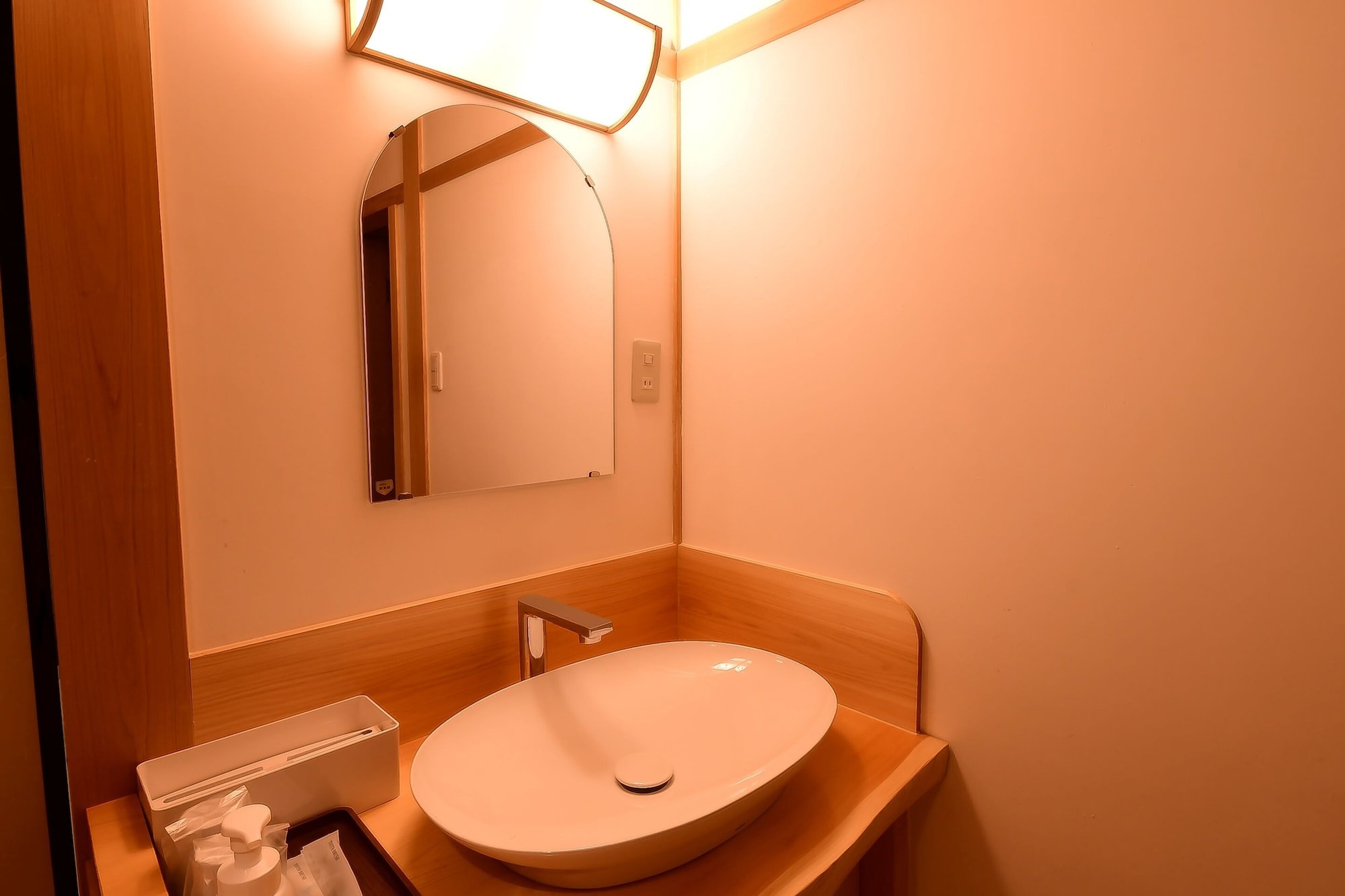 JAPANESE, FAMILY, SHARED BATHROOM