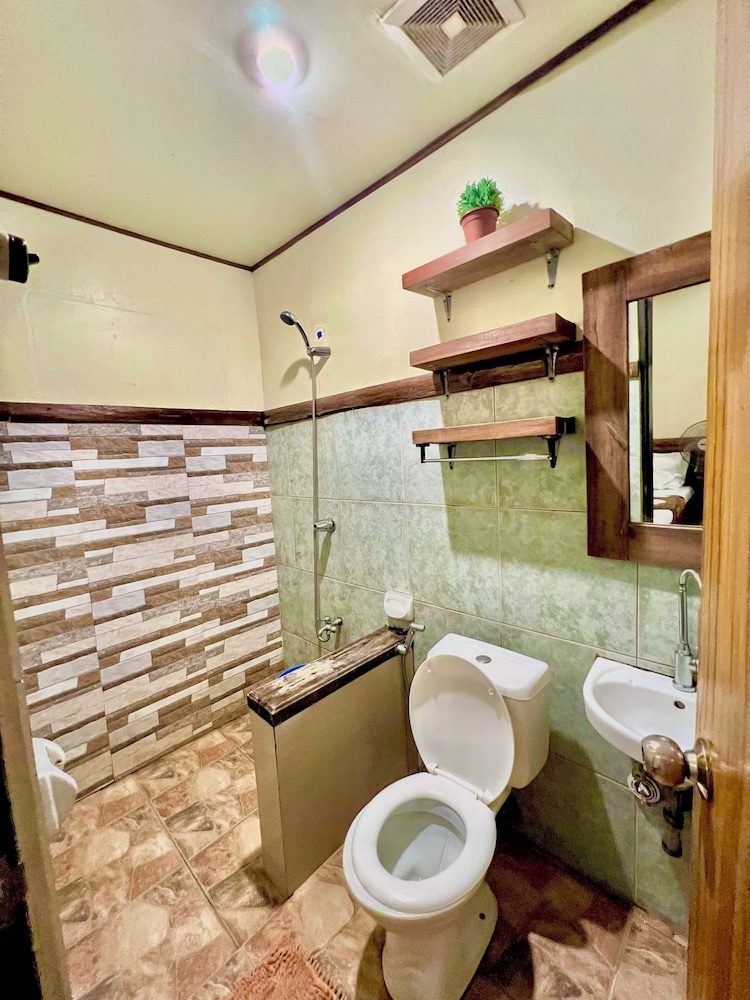 Novie Apos S Tourist Inn 48/50