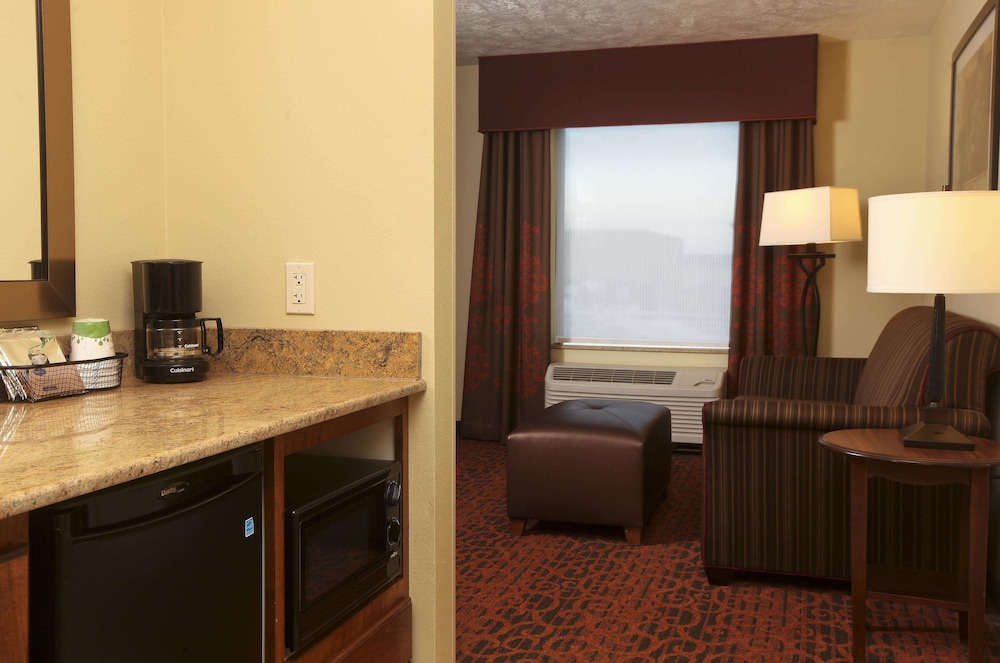 Hampton Inn Suites Fargo Medical Center 32/36