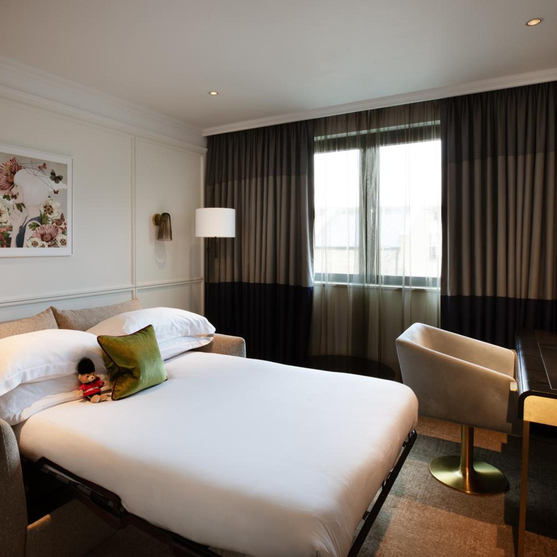 3 Bedrooms, Astor, Suite