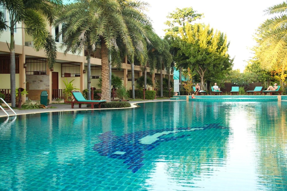 The Green Beach Resort 11/75
