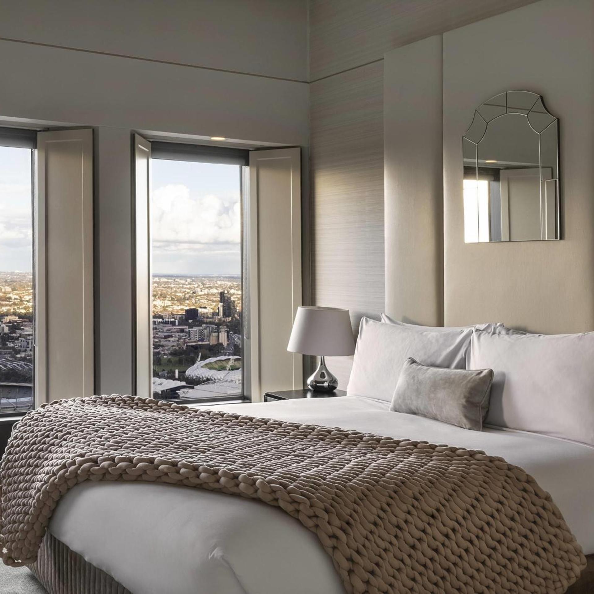 Deluxe, Suite, King Bed, City Side