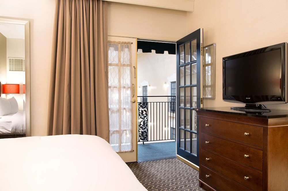 Doubletree Suites By Hilton Lexington 28/78
