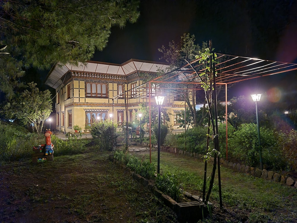 Nivvana Lodge & Homestay 29/31